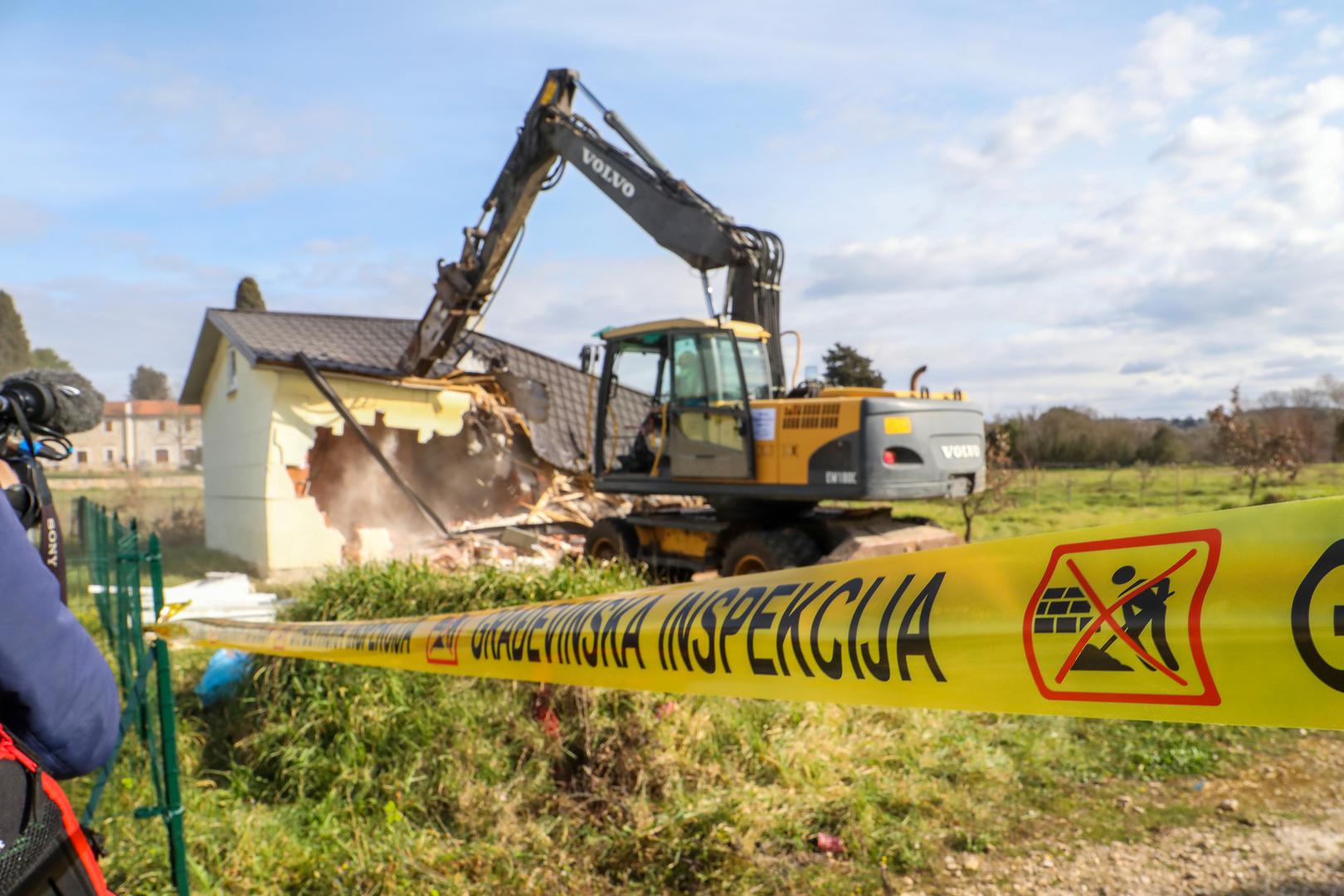 08.03.2023., Rovinj - Zapoceli radovi na uklanjanju nezakonito izgradjenih gradjevina na podrucju Istre. Prije rusenja glavni drzavni inspektor dr.sc. Andrija Mikulic dao je izjavu predstavnicima medija. Photo: Srecko Niketic/PIXSELL