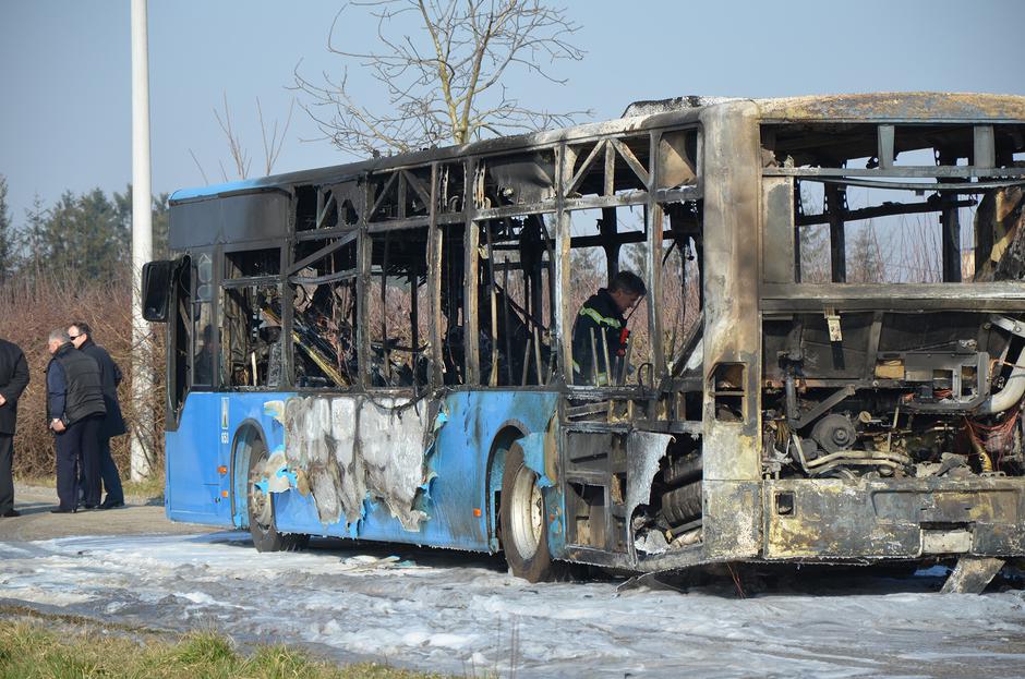 autobus izgorio