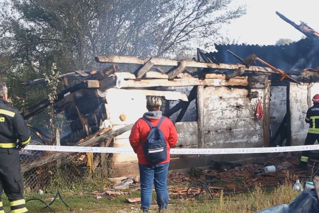 Jedna osoba preminula u požaru obiteljske drvene kuće