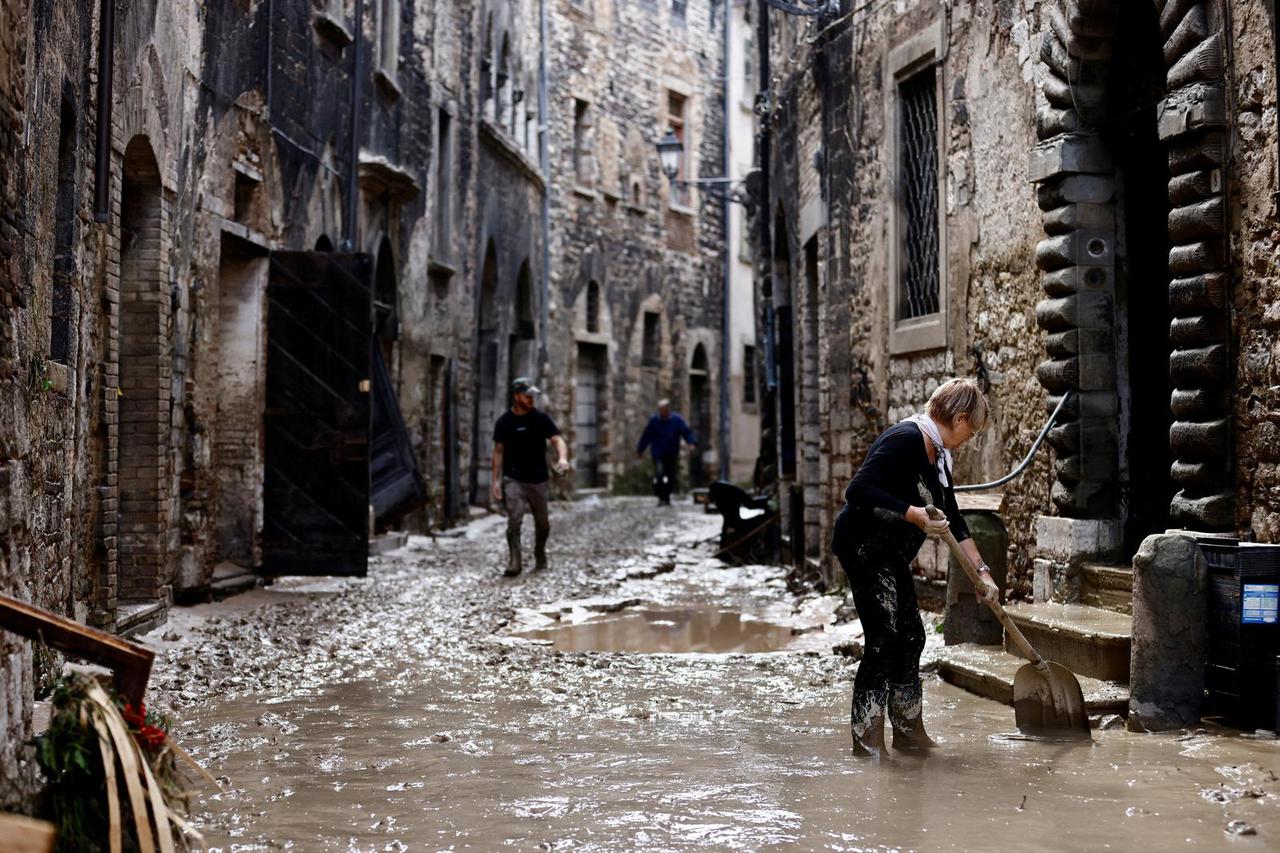 Flash floods hit Italy's Marche region