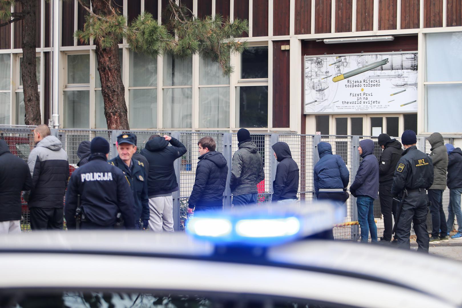 Prema neslužbenim informacijama radi se o navijačima Torcide koji su planirali obračun s BBB-om