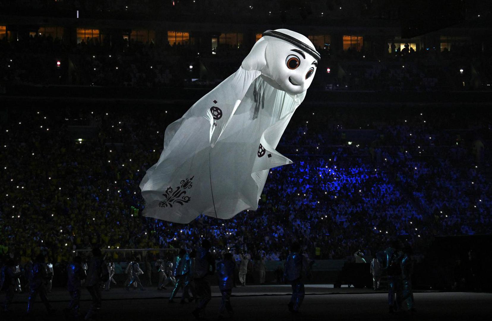 Soccer Football - FIFA World Cup Qatar 2022 - Group A - Qatar v Ecuador - Al Bayt Stadium, Al Khor, Qatar - November 20, 2022 General view of the official mascot La'eeb during the opening ceremony REUTERS/Dylan Martinez Photo: Dylan Martinez/REUTERS