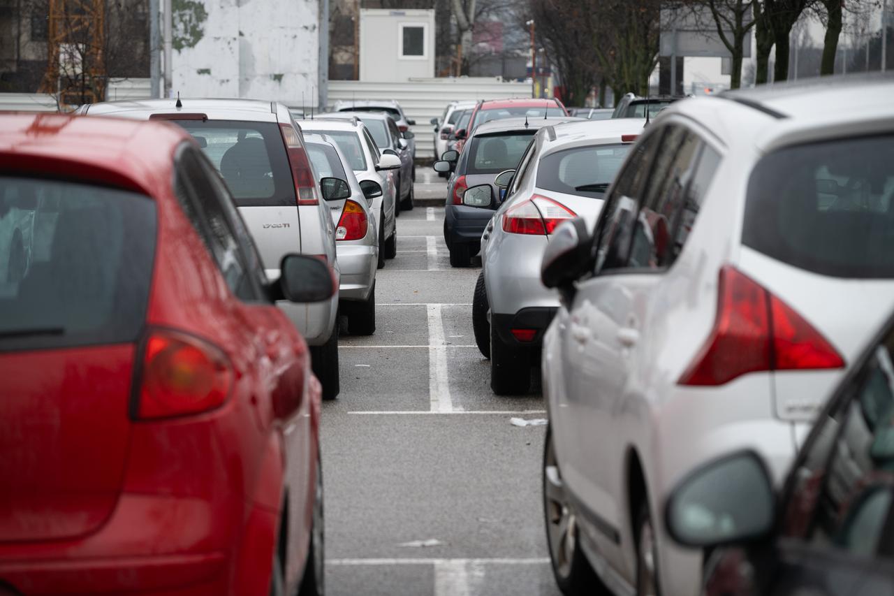 Zagreb: Parkirališta trgovačkih centara na dan bojkota trgovina 