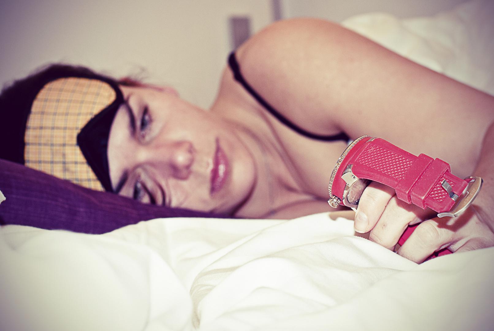 Nemojte se umivati toplom ili vrućom vodom jer ona uzrokuje da vaše lice natekne i može biti uzrok podočnjaka. Radije se umivajte hladnom vodom ili mlakom. 