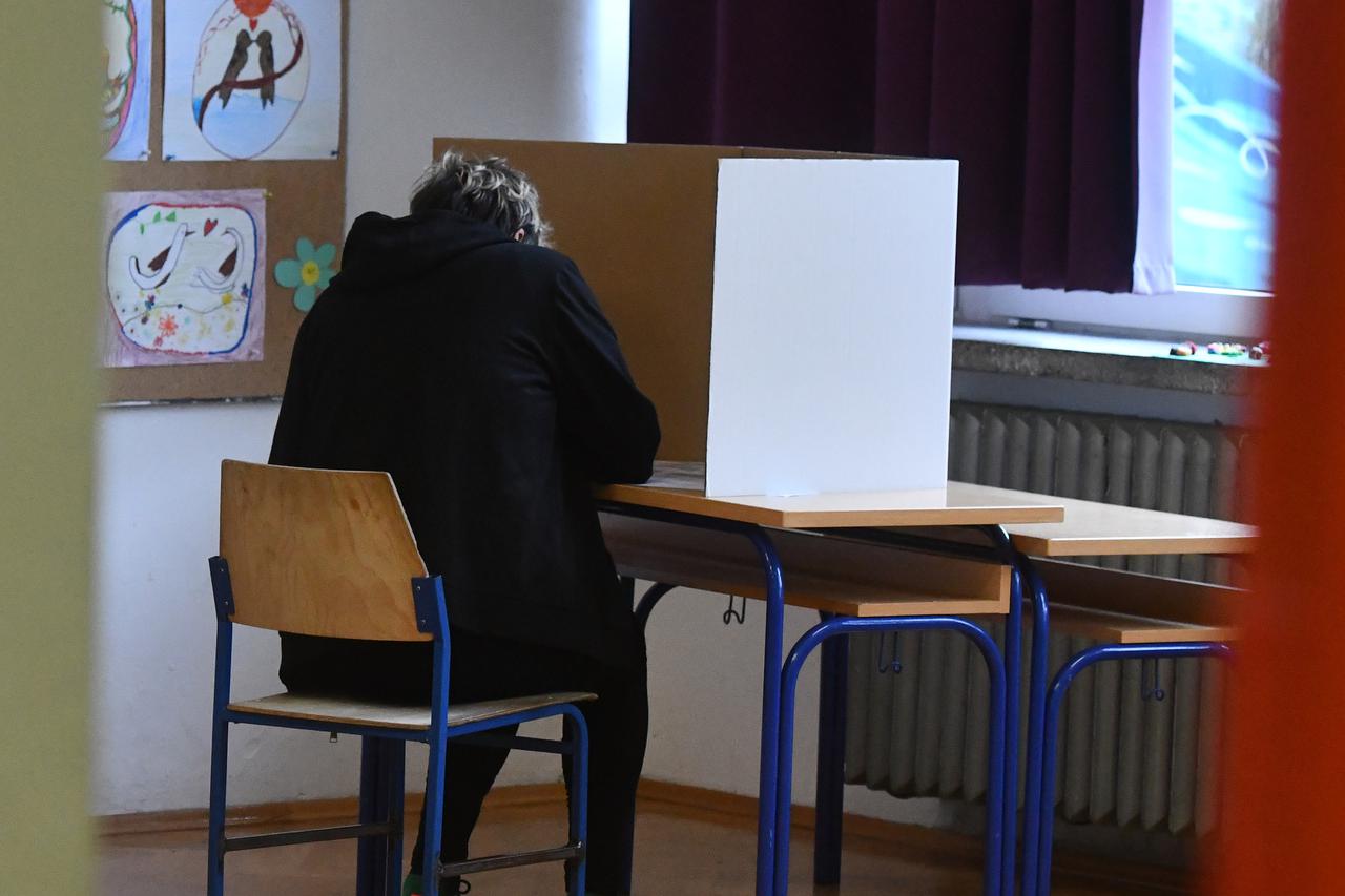 Sibenik: Otvorena biralista za izbor zastupnika u Hrvatski sabor