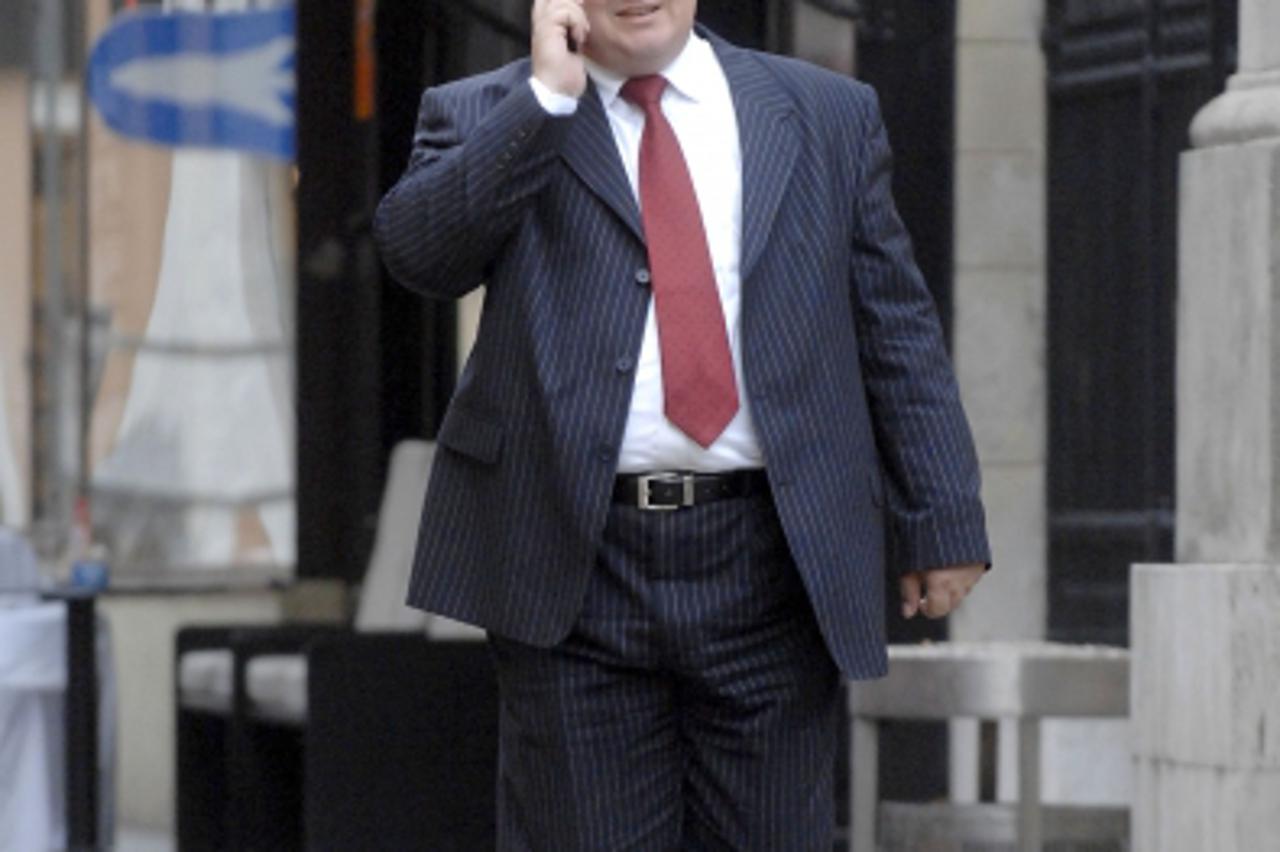 \'unu . .zagreb. . . 22.04.2009. ratko macek u setnji po preobrazenskoj ul. i cvjetnom (preradovicevom) trgu Photo: Boris Scitar/Vecernji list\'