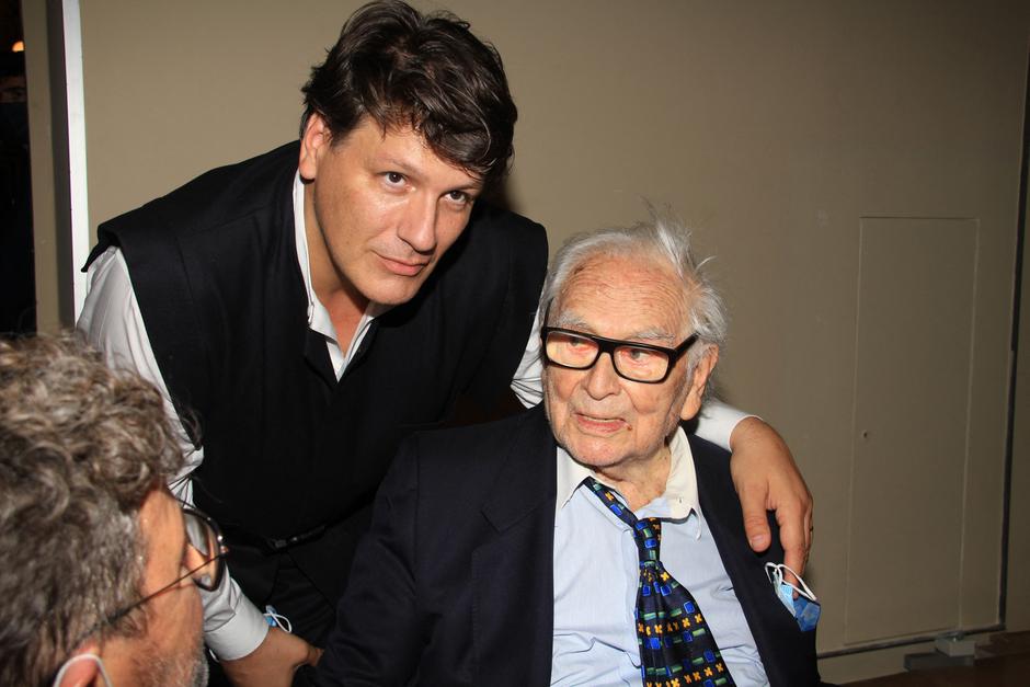 Semi-Exclusif - Intérieur et cocktail - Première du film documentaire sur la vie de Pierre Cardin "House of Cardin" au théâtre du Châtelet à Paris