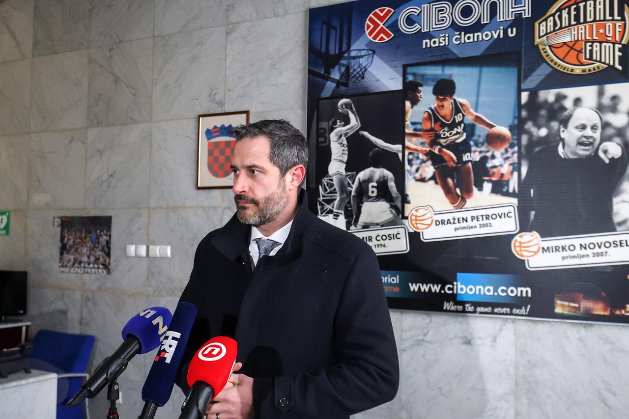 Zagreb: Ministri obišli oštećenu Cibonu 