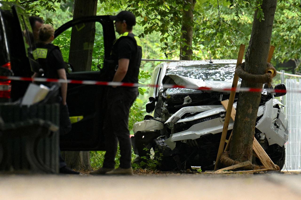 Deadly vehicle crash into crowd near Berlin's annual CSD parade
