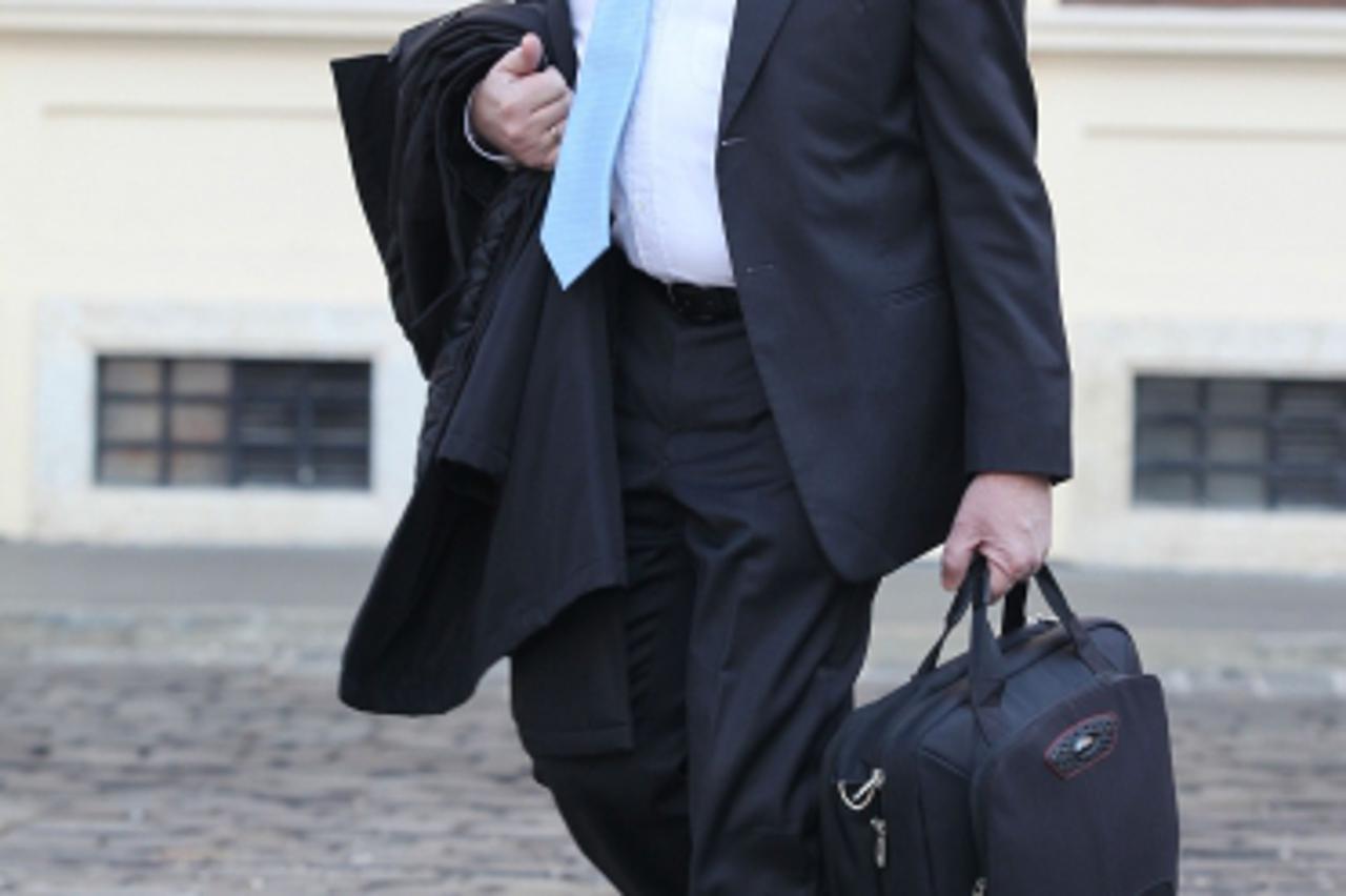 \'12.01.2012., Zagreb - U Banskim dvorima odrzana je danas redovita sjednica Vlade RH. Mirando Mrsic, ministar rada i mirovinskog sustava odlazi sa sjednice Vlade. Photo: Patrik Macek/PIXSELL\'