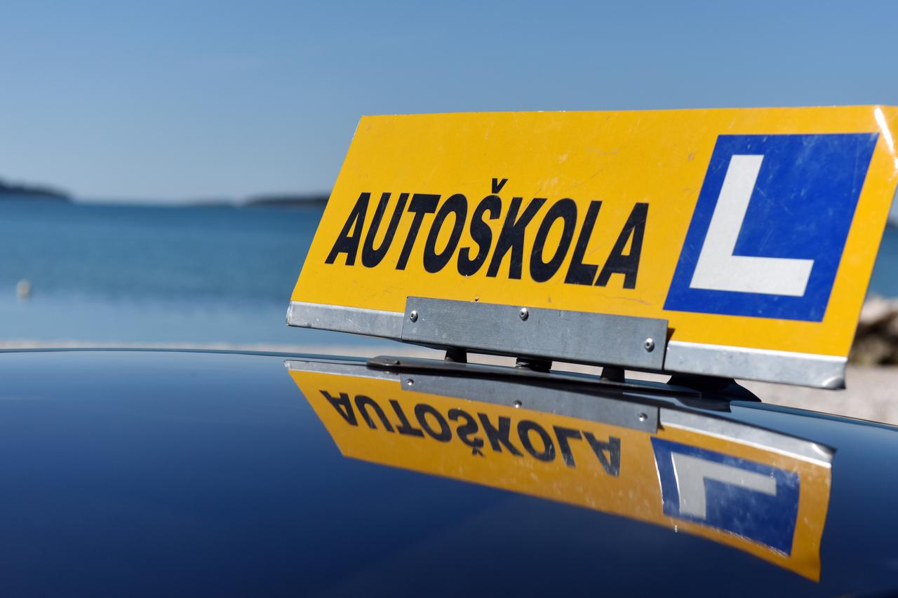 Popuštanjem mjera od sutra s radom kreću i auto škole