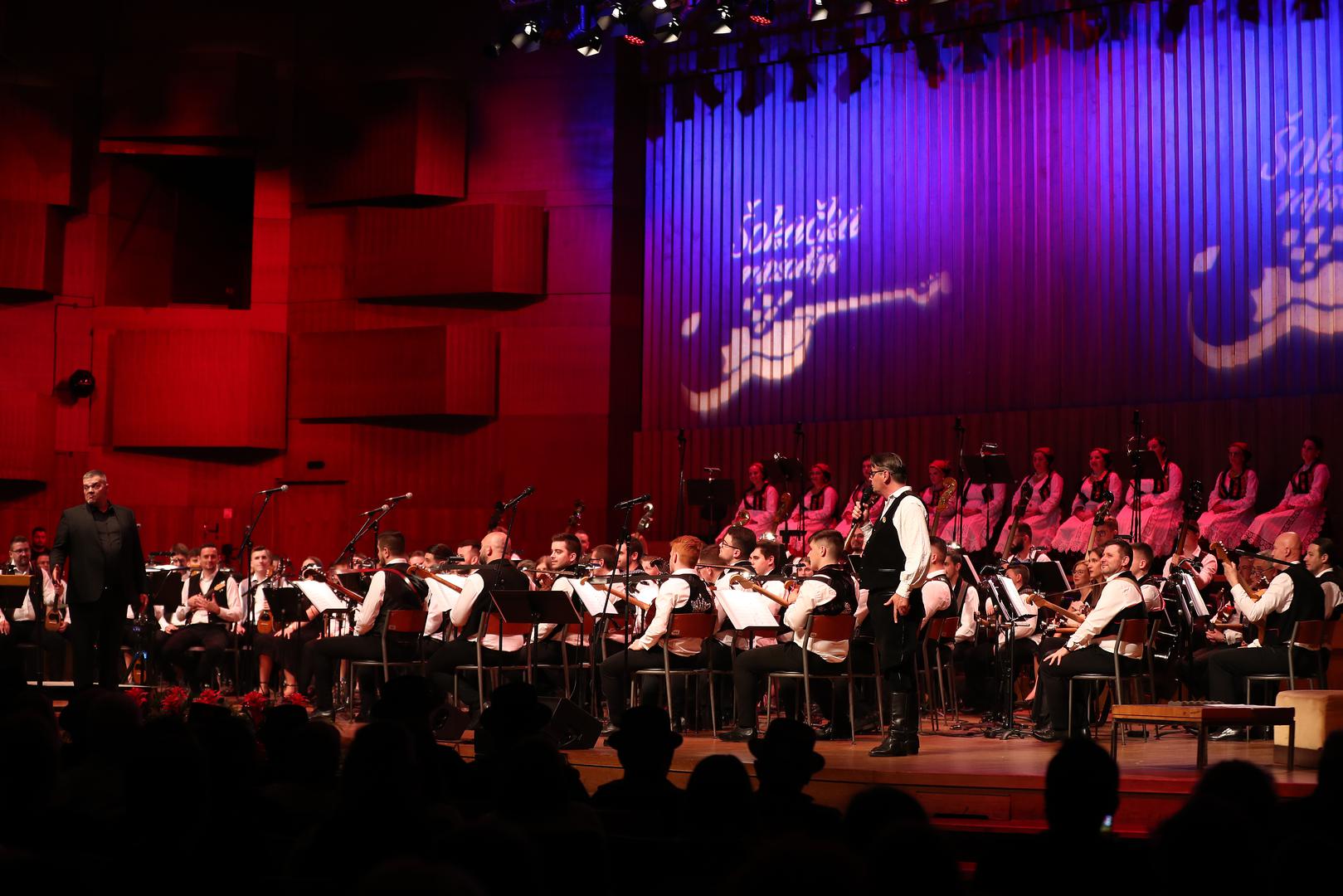 – Koncert Šokačka rapsodija – 100 tamburaša svake godine podiže ljestvicu i pokušava biti inovativan u umjetničkom programu, a na kraju i odabiru kompozicija i gostiju, što je vrlo pohvalno jer publika uvijek i traži nešto novo.