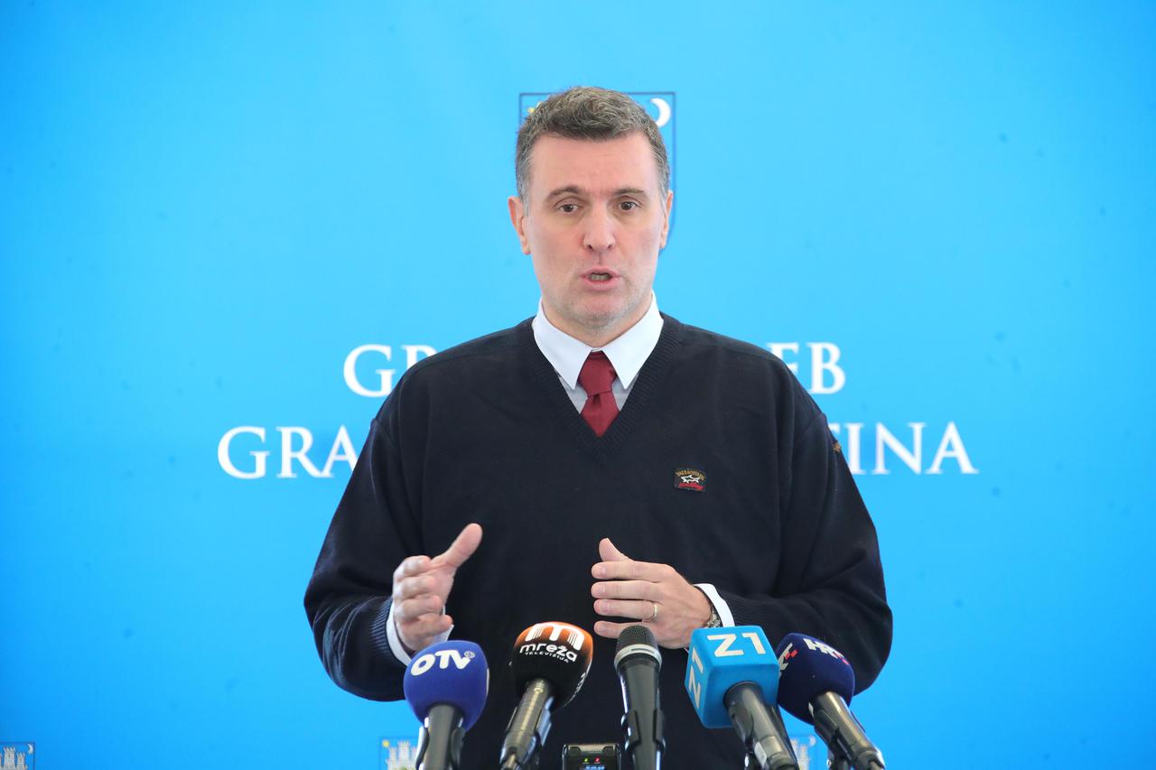 Članovi kluba Most-a o studentskim stipendijama i adventskim kućicama