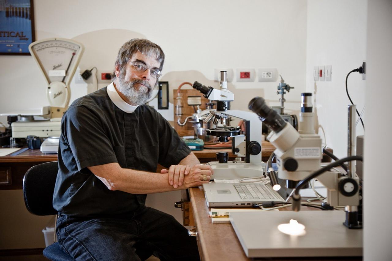 Vatikanski astronom (1)