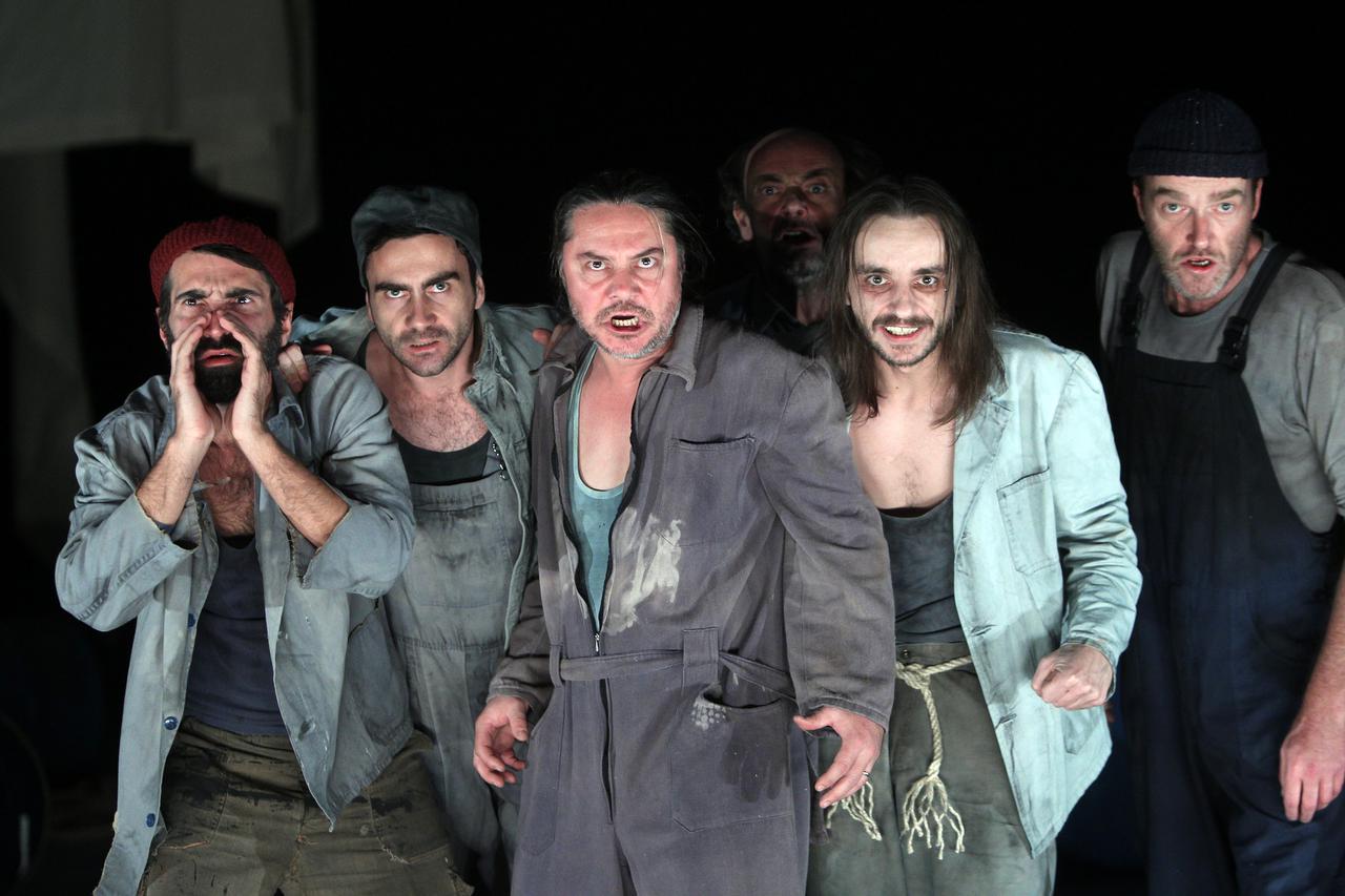 17.11.2014., Zagreb - Zagrebacko kazaliste mladih, konferencija za medije na kojoj je redatelj predstave Rene Medvesek predstavio predstavu Kristofor Kolumbo, nakon koje je ansambl izveo dio predstave.  Photo: Goran Jakus/PIXSELL