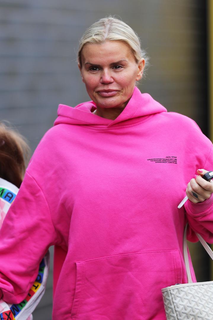 Otkrila je kako se pridržavala dijete koju je osmislio Scott Francis i uz režim prehrane koji je bio osmišljen samo za nju, redovito je i trenirala. - Tijekom prošlog odmora sam se jako udebljala jer sam samo jela gluposti i to dva tjedna svaki dan i uglavnom su to bili pizza i čips. Sada vam mogu obećati da ću imati svoju željenu težinu. Nepokolebljiva sam! Jedva čekam da se ponovno osjećam kao ja - dodala je. 