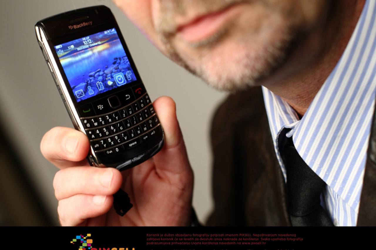 \'12.10.2011., Zagreb - Zbog problema sa serverima smjestenim u Kanadi korisnici koji koriste Blackberry uredjaje tvrtke RIM ne mogu slati e-mailove, pregledavati web stranice niti komunicirati putem 