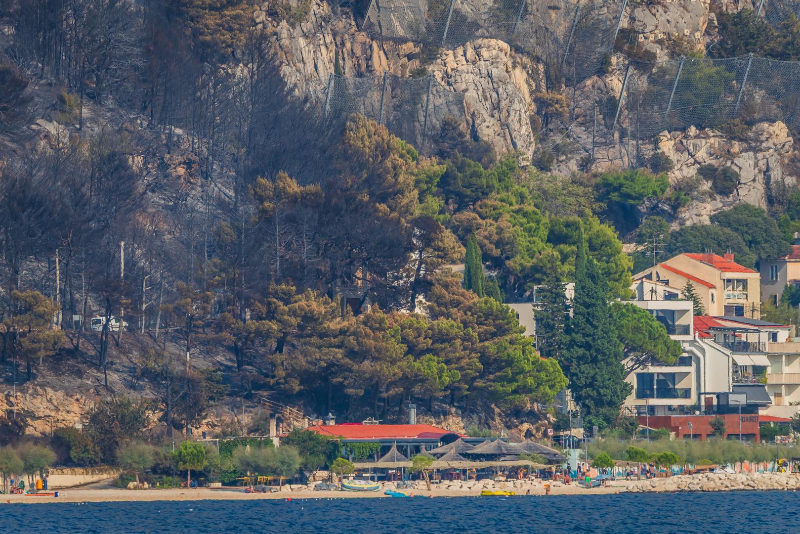 Pogledajte potresne fotografije posljedica požara u Omišu.