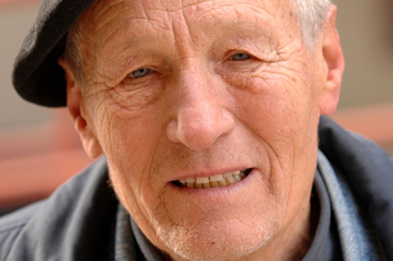 'VARAZDIN/MEDJIMURJE- 25.01.10., Cakovec, Hrvatska- Anketa o poskupljenju plina. Zvonko Golub. Photo: Vjeran Zganec Rogulja/PIXSELL'