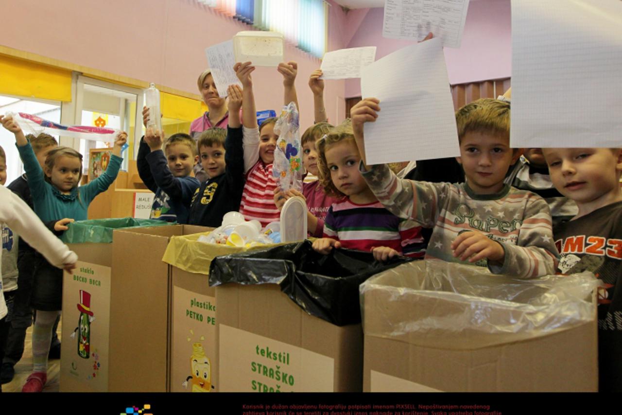 '25.10.2012., Koprivnica - Vrticka skupina Baloncici u vrticu Tratincica jedna je od mnogobrojnih skupina djece predskolskog uzrasta ukljucenih u akciju osvjestavanja najmladjih o potrebi razvrstavanj