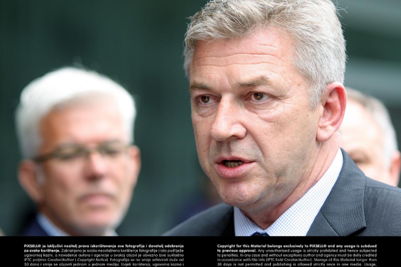 '29.06.2013., Velika Gorica - Ispred putnicke zgrade Zracne luke Zagreb predstavljena su nova vozila MUP-a koja ce sluziti za sigurnosno nadziranje ceremonije ulaska RH u EU. Vozila je obisao i minist