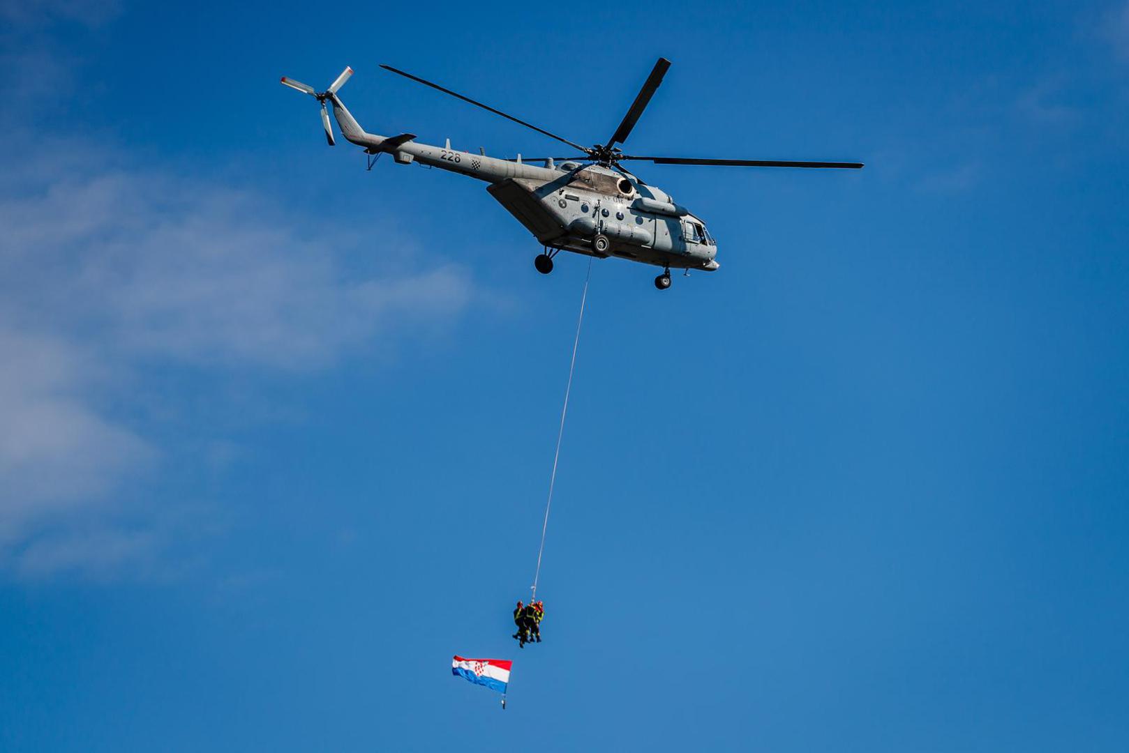 "Vatrogasni sustav je uz vojsku i policiju iznimno važan dio sustava domovinske sigurnosti," naglasio je ministar Medved. Ocijenio je da je vatrogasni sustav u Hrvatskoj izvrsno organiziran, dodavši kako zaštita od požara stavlja nove izazove i potrebu novih tehnologija i novih taktika.