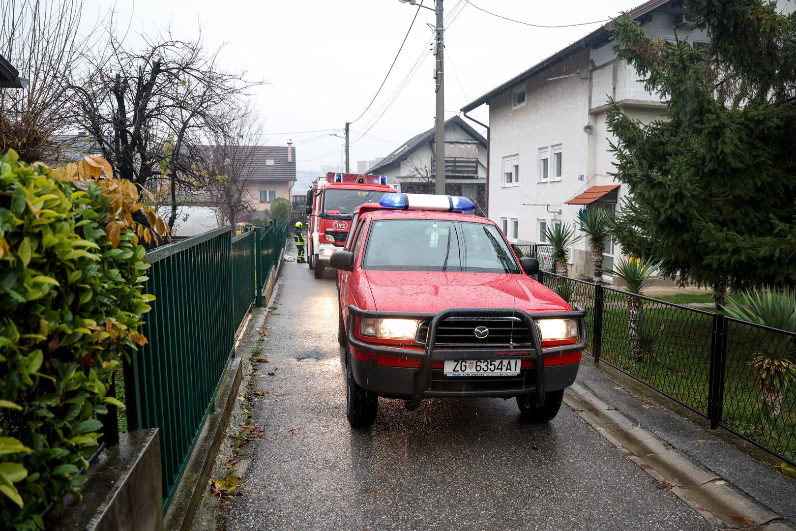 U samo nekoliko sati na metrima kvadratnim pala je golema količina kiše, a pojedini dijelovi grada ponovno su se našli pod vodom.


