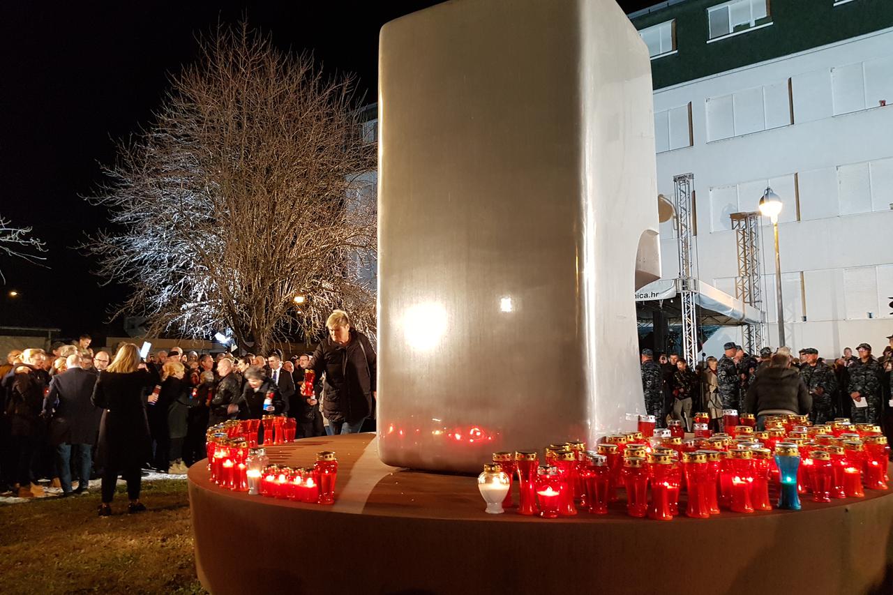 Molitva u krugu vukovarske bolnice