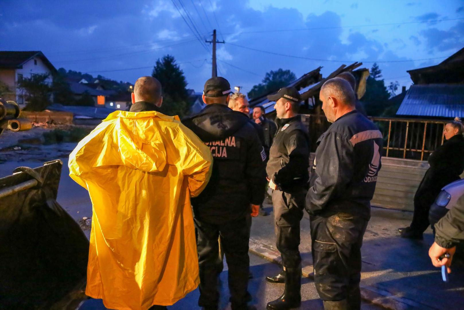 21, May, 2024, Novi Pazar - Novi Pazar was badly hit by the storm, the swollen river Trnavica spilled out of its bed, many citizens are stuck in their houses, teams are on the ground and carry out the necessary interventions. Photo: Elmedin Hajrovic/ATAImages21, maj, 2024, Novi Pazar - Novi Pazar tesko je pogodjen nevremenom, nabujala reka Trnavica izlila se iz svog korita,  brojni gradjani su zaglavljeni u kucama, ekipe su na terenu i vrse neophodne intervencije. Photo: Elmedin Hajrovic/ATAImages Photo: Elmedin Hajrovic/ATA Images/PIXS/PIXSELL