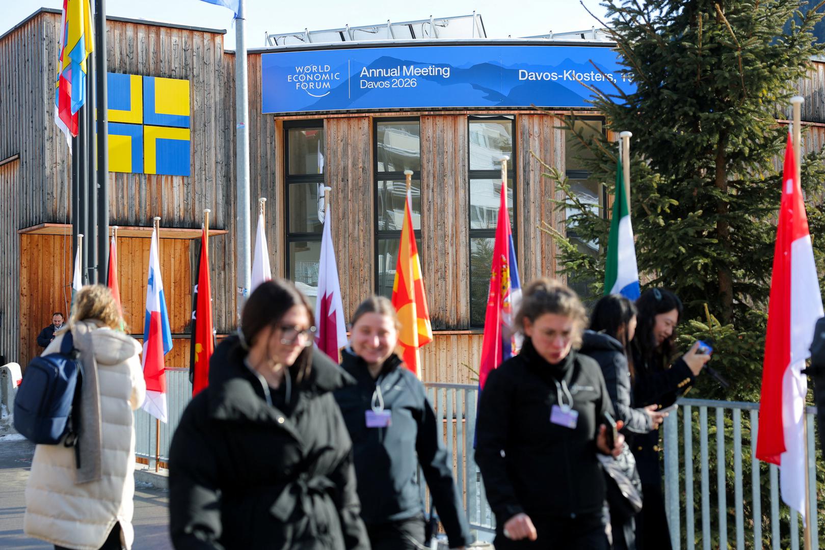 Dnevni red još nije poznat. Jedan od izvršnih direktora ima zakazan "prijem u čast predsjednika Donalda J. Trumpa" u svom kalendaru, dok je drugi rekao da su, prema njihovom mišljenju, pozvani direktori iz cijelog svijeta, a ne samo oni iz Sjedinjenih Država. Jedan od izvora rekao je da su pozivi stigli iz Bijele kuće.

