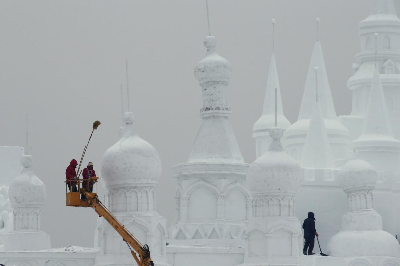 Workers polish a snow sculpture ahead of the 31st Harbin International Ice and Snow Festival in the northern city of Harbin, Heilongjiang province, January 4, 2015. The winter festival will be officially opened on January 5, 2015.  REUTERS/Kim Kyung-Hoon 