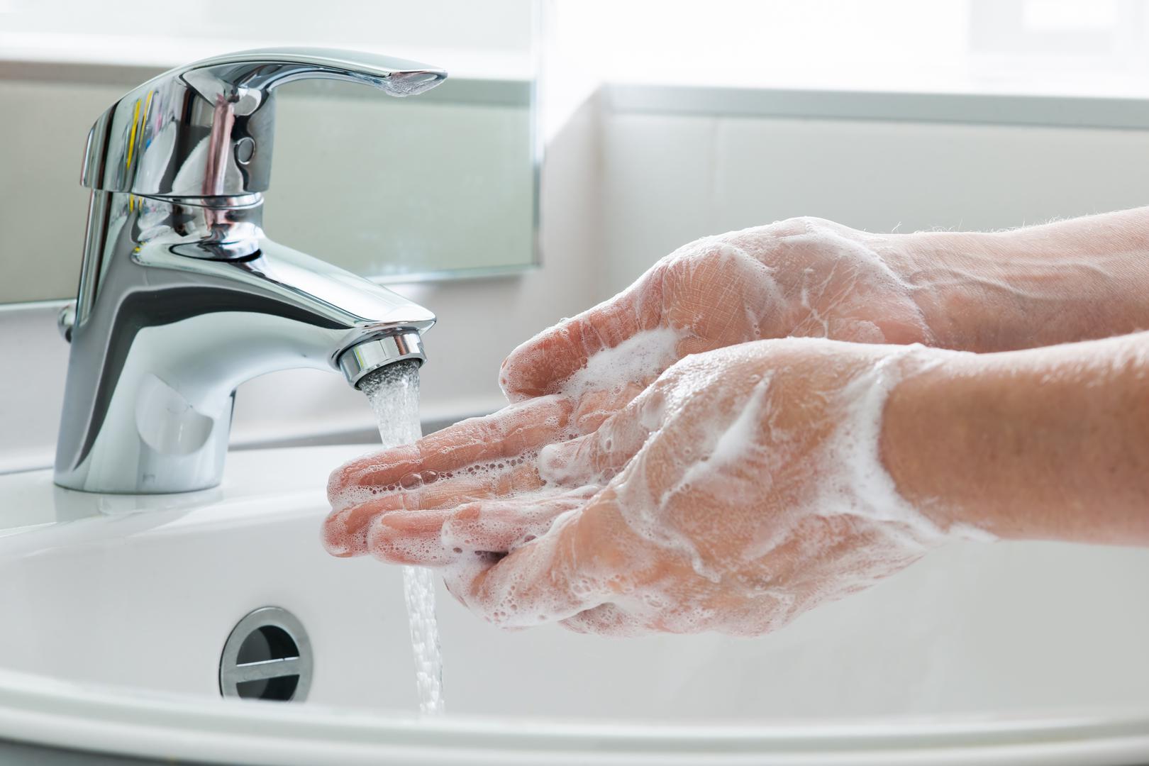 Pranje ruku nakon obavljanja nužde jedna je od najvažnijih higijenskih navika, ali ako to radite površno, kao da ih niste ni oprali. 