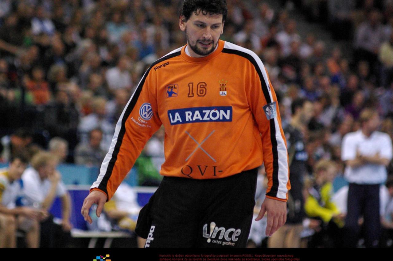 \'25.04.2010, O2 World, Hamburg, GER, EHF CL Viertelfinale, HSV Hamburg (GER) vs BM Ciudad Real (ESP), im Bild Arpad Sterbik (Ciudad Real #16) Foto Uu0300 nph / Frisch *** Local Caption *** Fotos sin
