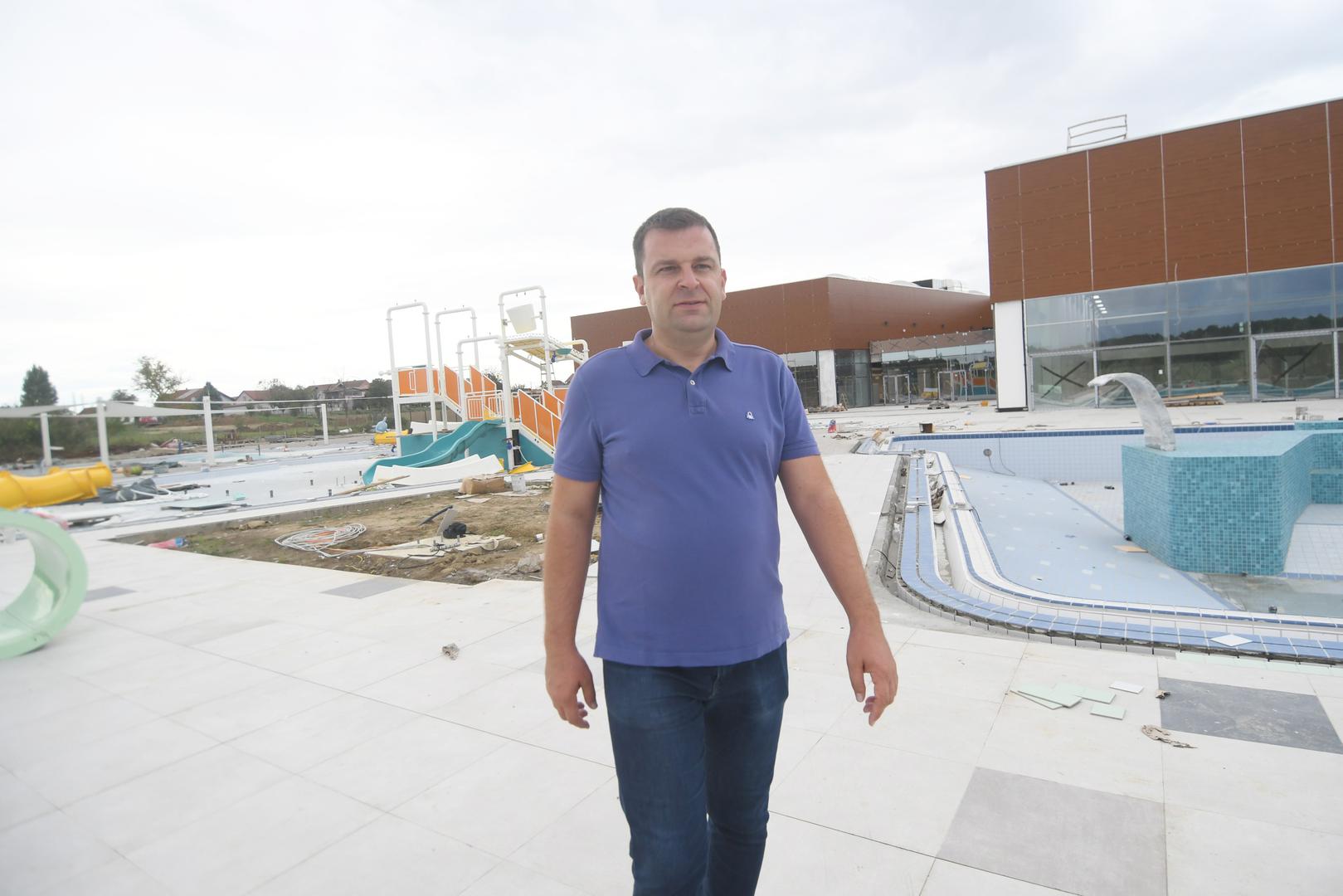 Gradilište redovito obilazi bjelovarski gradonačelnik Dario Hrebak, koji ističe da su sada u fokusu detalji te balansiranje i kalibriranje jednog od najkompleksnijih i najmodernijih sustava grijanja, hlađenja i pogona tople vode u Hrvatskoj. 'Radovi na najvećim toplicama u Hrvatskoj, našem Wellovaru, pri kraju su. Ostali su još sitni detalji, ali riječ je o jednom od najkompleksnijih i najmodernijih sustava grijanja, hlađenja i pogona tople vode u Hrvatskoj. Sada moramo paziti da cijeli sustav bude izbalansiran i kalibriran. Teško je reći kada ćemo otvoriti vrata. Naša je velika želja da to bude 29. rujna, na Dan grada, ali jako je nezahvalno prognozirati', rekao je Hrebak.