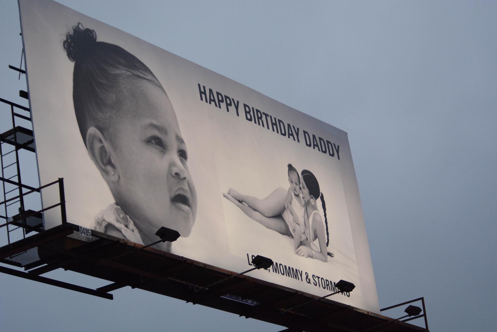 Celebrity obitelj Kardashian - Jenner poznata je po tome da članovima svoje obitelji za rođendane voli prirediti skupocjena iznenađenja.