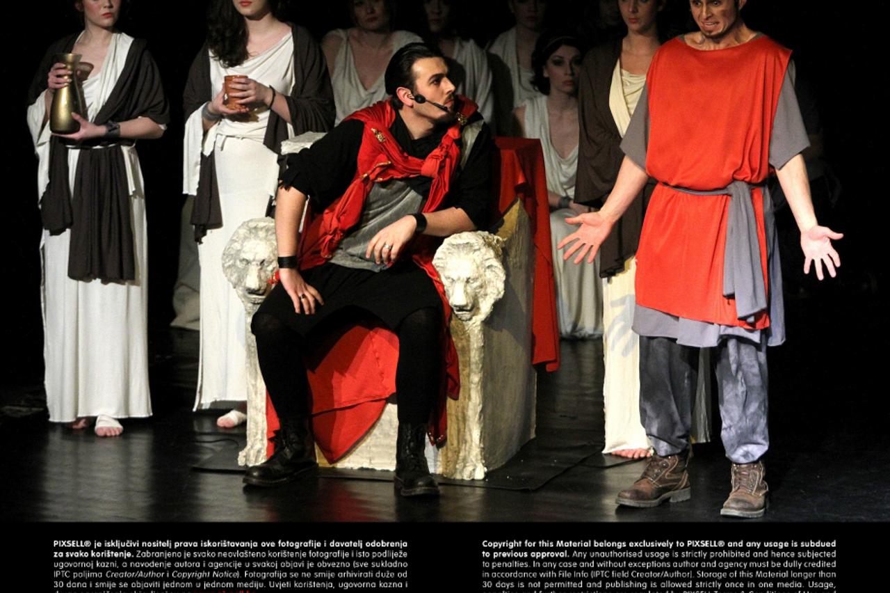 antigona (1)
