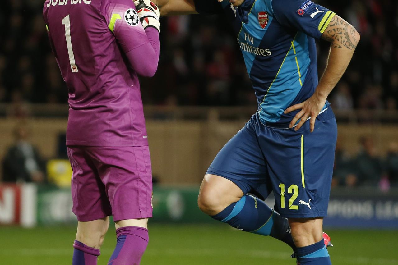 Football - AS Monaco v Arsenal - UEFA Champions League Second Round Second Leg - Stade Louis II, Monaco - 17/3/15  Arsenal's Olivier Giroud with Monaco's Danijel Subasic Action Images via Reuters / John Sibley Livepic EDITORIAL USE ONLY.