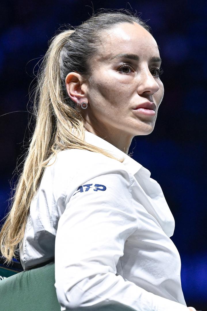 Marijana Veljović se vidljivo podvrgnula plastičnim operacijama, filerima ili nečemu sličnom na svom licu. Danas je izgleda sasvim drugačije u odnosu na onu sutkinju s početka karijere. To nerijetko pišu i fanovi na društvenim mrežama.