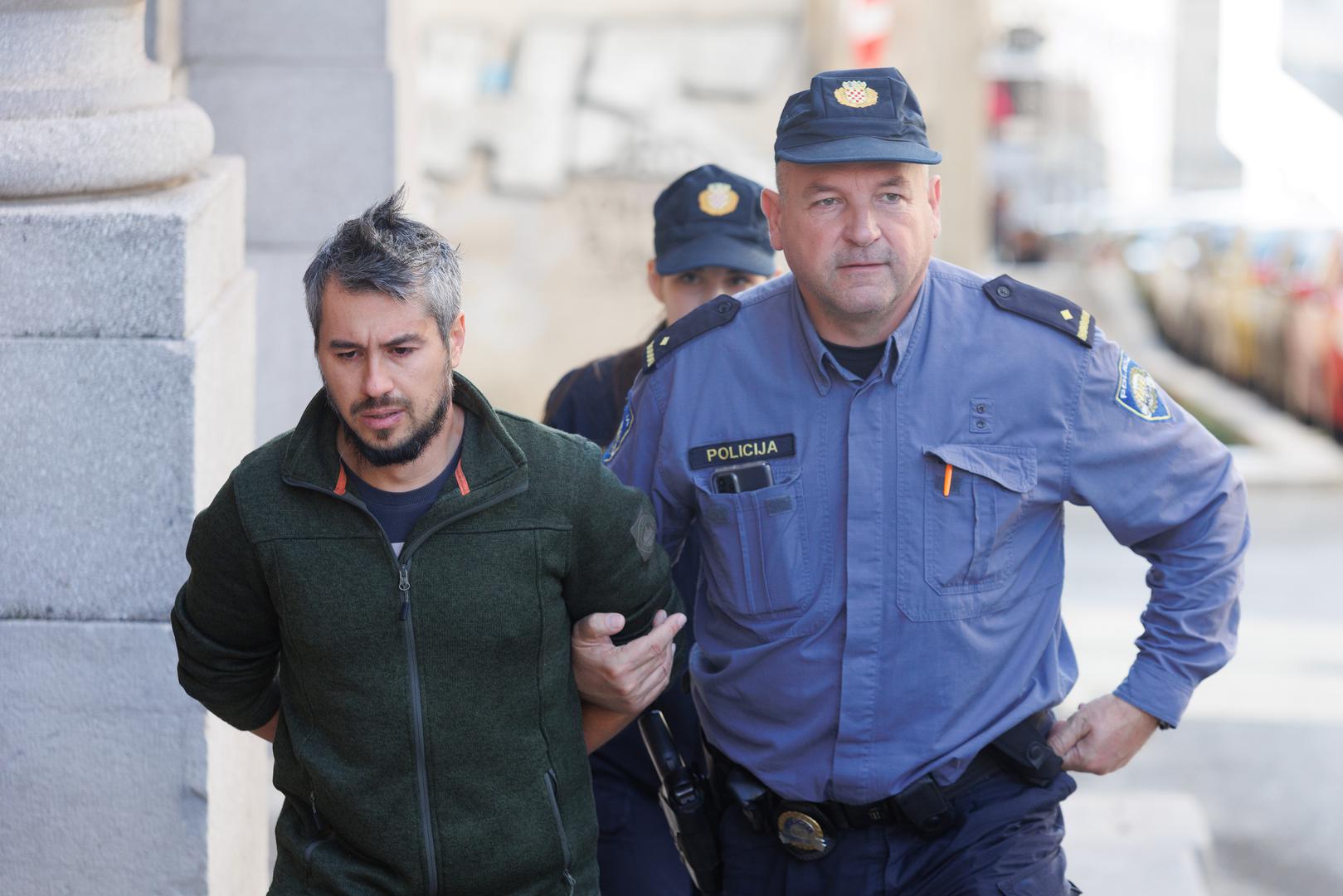 15.11.2023., Rijeka - Policija privodi Eugena Travalju, optuzenog za trgovanje kriptovalutama, tj. prevare stotina investitora koji su ukupno ulozili desetke milijuna eura.  Photo: Nel Pavletic/PIXSELL