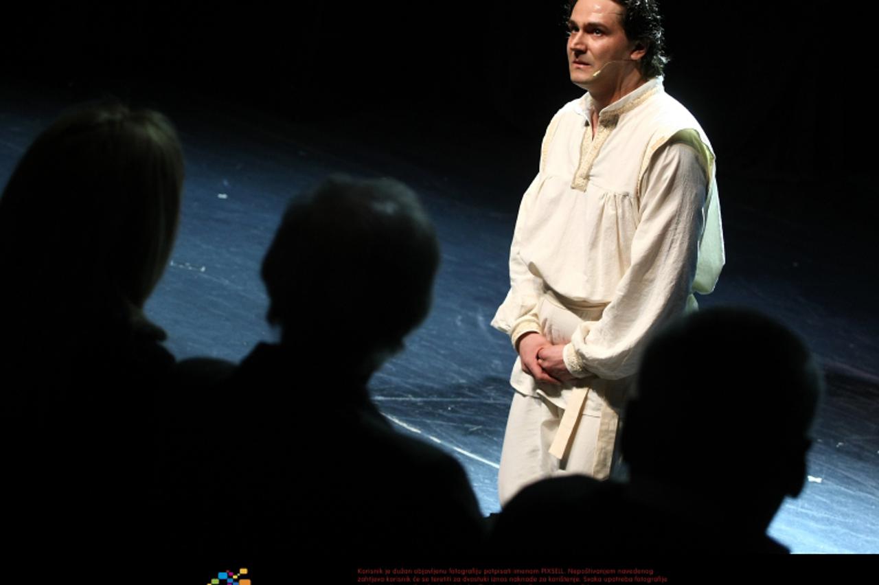 \'16.03.2010., Zagreb - Histrionski dom, festival cabareta, 3.Gumbekovi dani,predstava Ni met cvetjem ni pravice. Glumac Adam Koncic. Photo: Jurica Galoic/PIXSELL\'