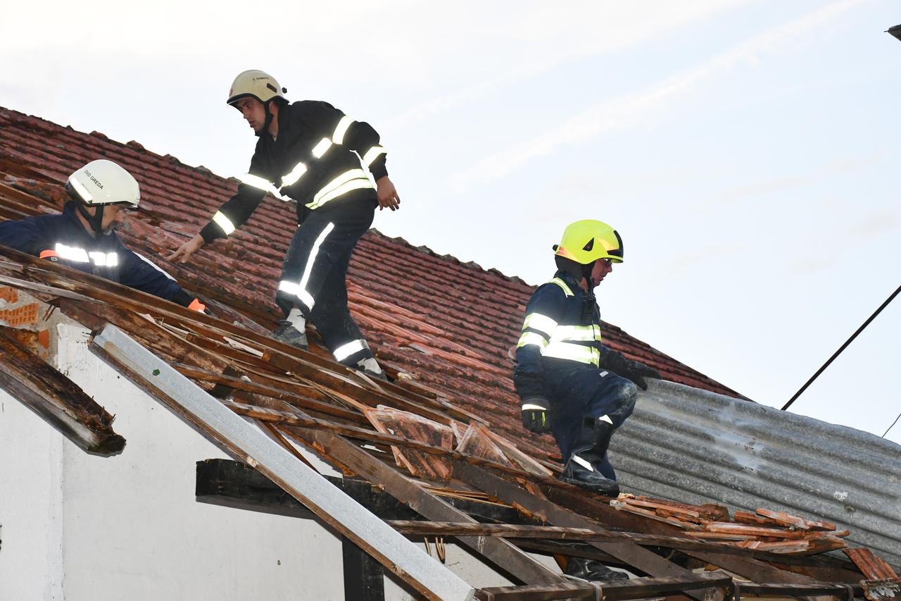 Nevrijeme praćeno  jakim vjetrom zahvatilo Sela, intervenirali vatrogasci