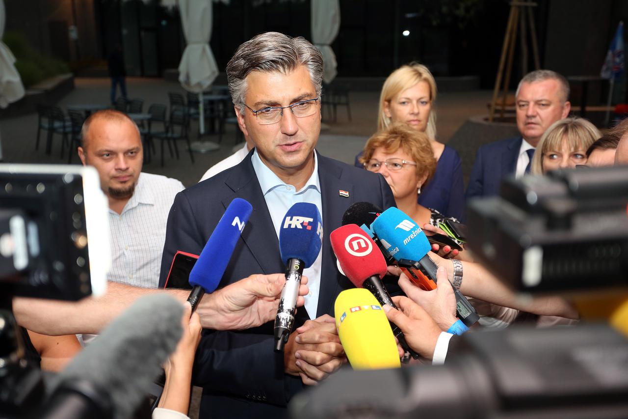 Andrej Plenković na 40. sjednici Županijskog odbora HDZ-a Karlovačke županije
