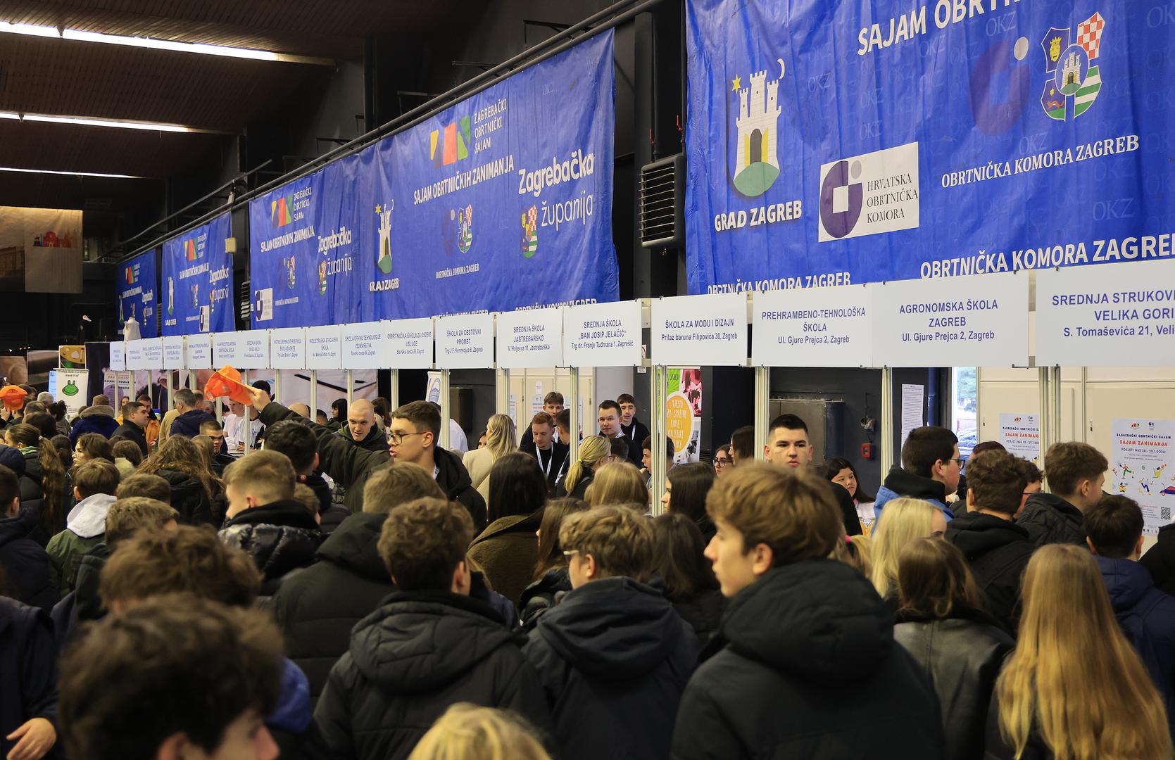 Učenici završnih razreda osnovnih škola imaju priliku iz prve ruke vidjeti kako izgleda rad u pojedinim zanimanjima i razgovarati s mentorima i učenicima.