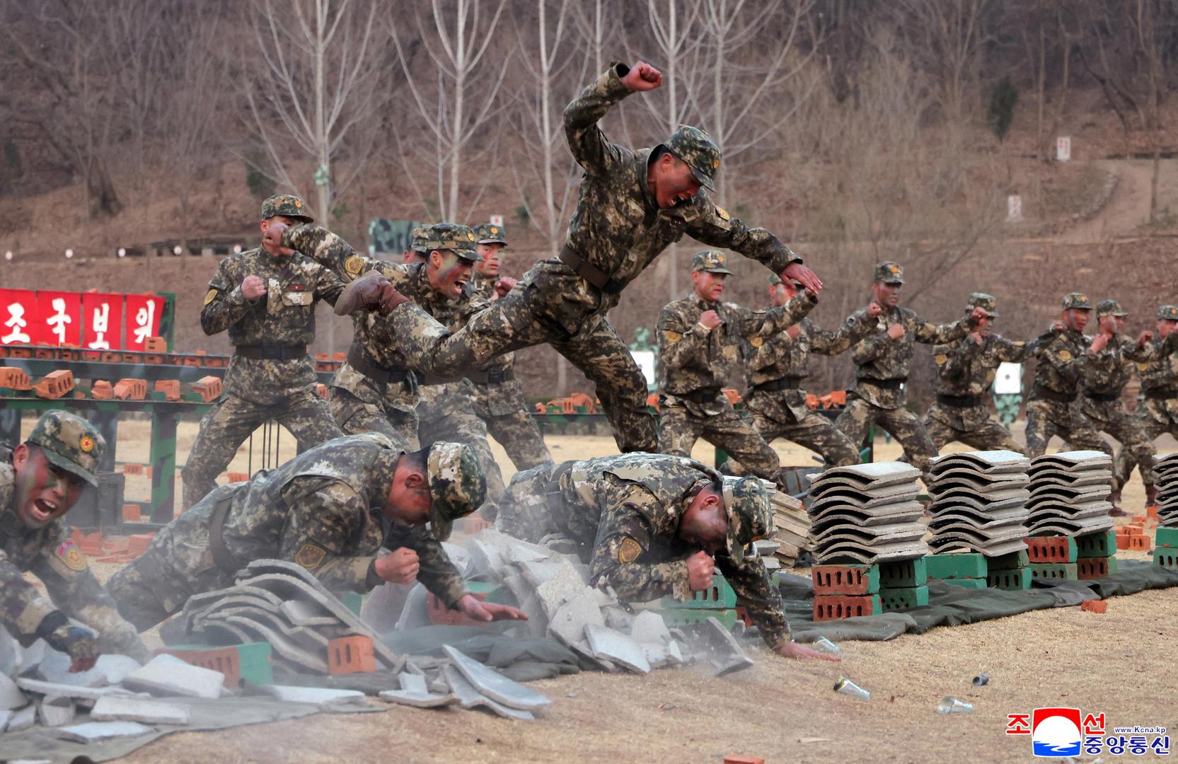 Pitanje koja država ima najjaču vojsku na svijetu 2026. godine ne može se svesti na jedan broj. Riječ je o složenoj slici koja proizlazi iz obrambenih proračuna, tehnološke razvijenosti, nuklearnog odvraćanja, logističke infrastrukture i teško stečene vjerodostojnosti kroz stvarna borbena iskustva.