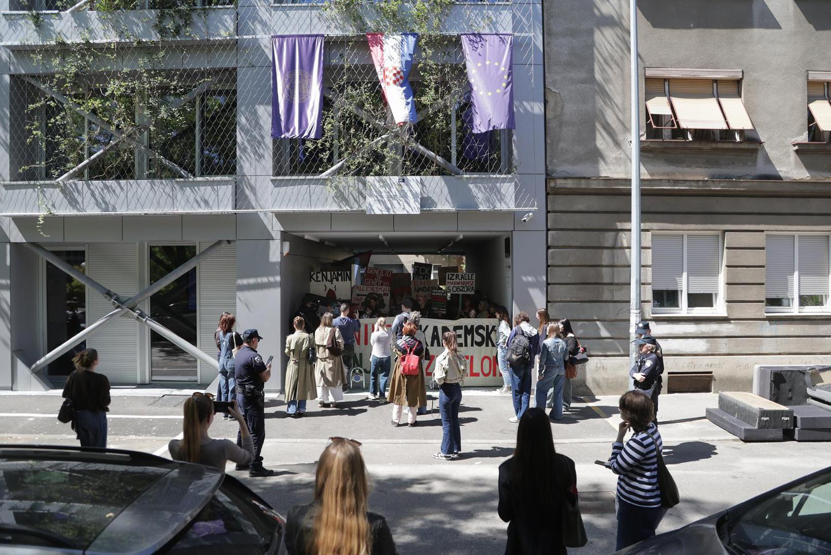 24.04.2026., Zagreb - Zbog posjeta u tajnosti Idda Netanyahua, brata izraelskog premijera, klub studenata organizirao je prosvjed u suradnji sa drugim organizacijama i skupinama ispred Fakulteta politickih znanosti u Lepusicevoj ulici.  Photo: Marko Seper/PIXSELL