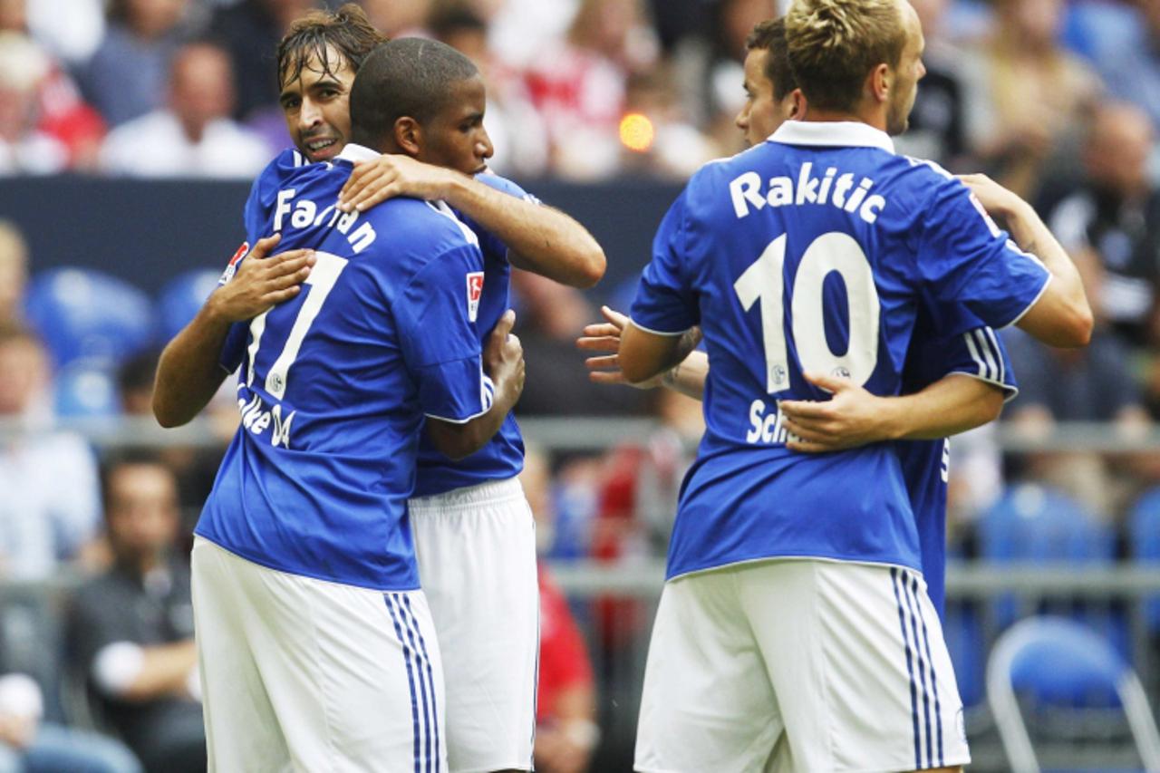 'Raul of Schalke 04 (L) celebrates with team mates the second goal against Hamburger SV during the semi-final match of the Liga Total Cup in Gelsenkirchen, July  31, 2010 . REUTERS/Alex Domanski  (GER
