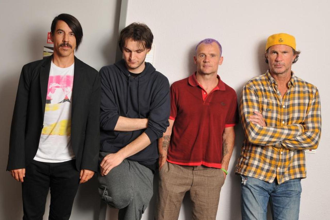 red hot chilli peppers (1)