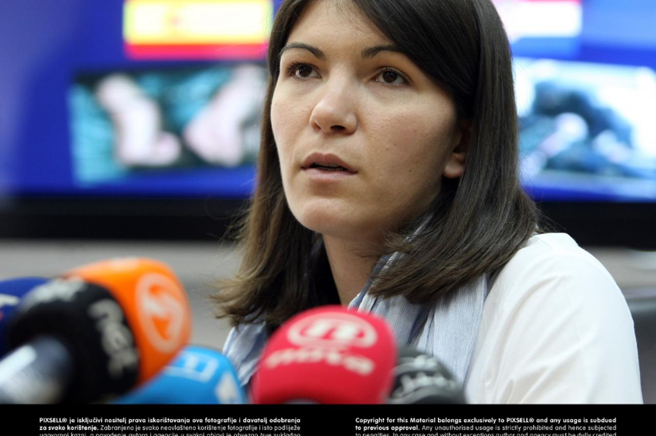 Katrin Gluić, policajka (1)