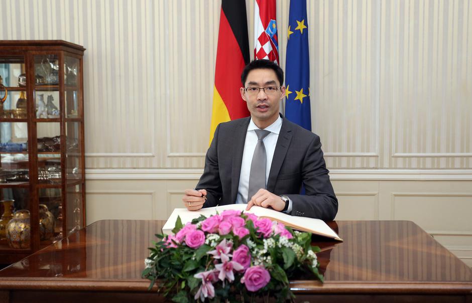 Zagreb: Premijer Milanovi? primio njema?kog ministra gospodarstva i tehnologije Roeslera