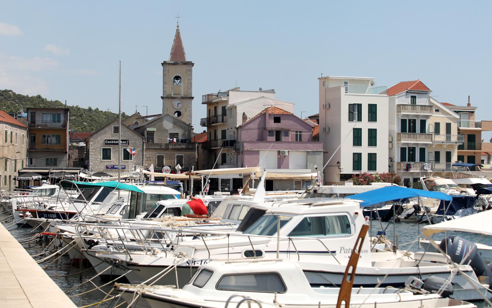 Popis preporuka tu ne završava. Kao mjesta koja također vrijedi posjetiti izdvojeni su Pirovac, Varaždin, Srima, Vela Luka i Slavonski Brod. Zajedničko im je to što turistima nude nešto drukčiji doživljaj Hrvatske - od povijesnih gradskih jezgri i kontinentalne baštine do mirnijih obalnih mjesta i prirode.